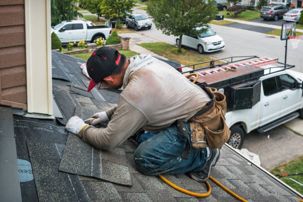 Professional Roofing technician working in Nashville, MI